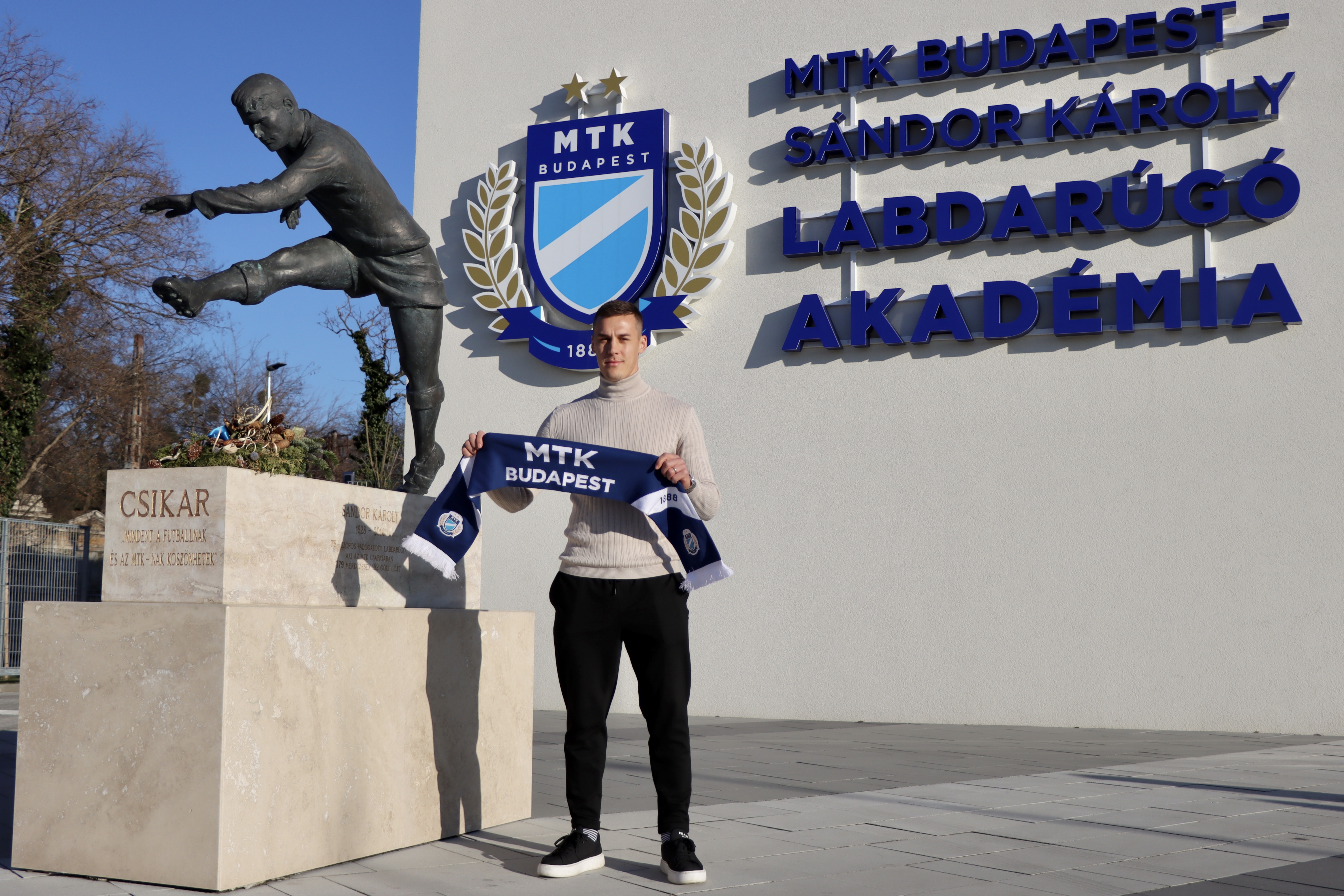 Képgaléria: Jurina megérkezett klubunkhoz