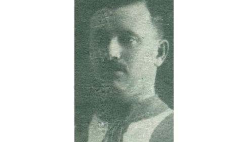 Ezen a napon született Révész Béla, a hatalmas termetű hátvéd, aki csapatunkkal játékosként és edzőként is bajnok volt