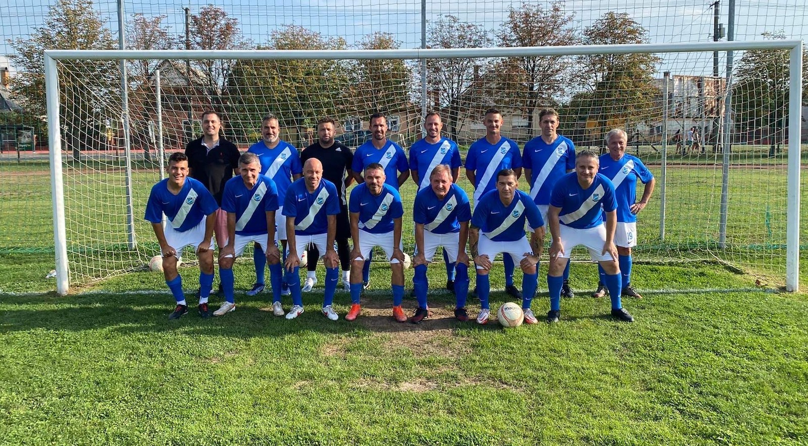 Lelátóavató gálamérkőzést játszottak az öregfiúk