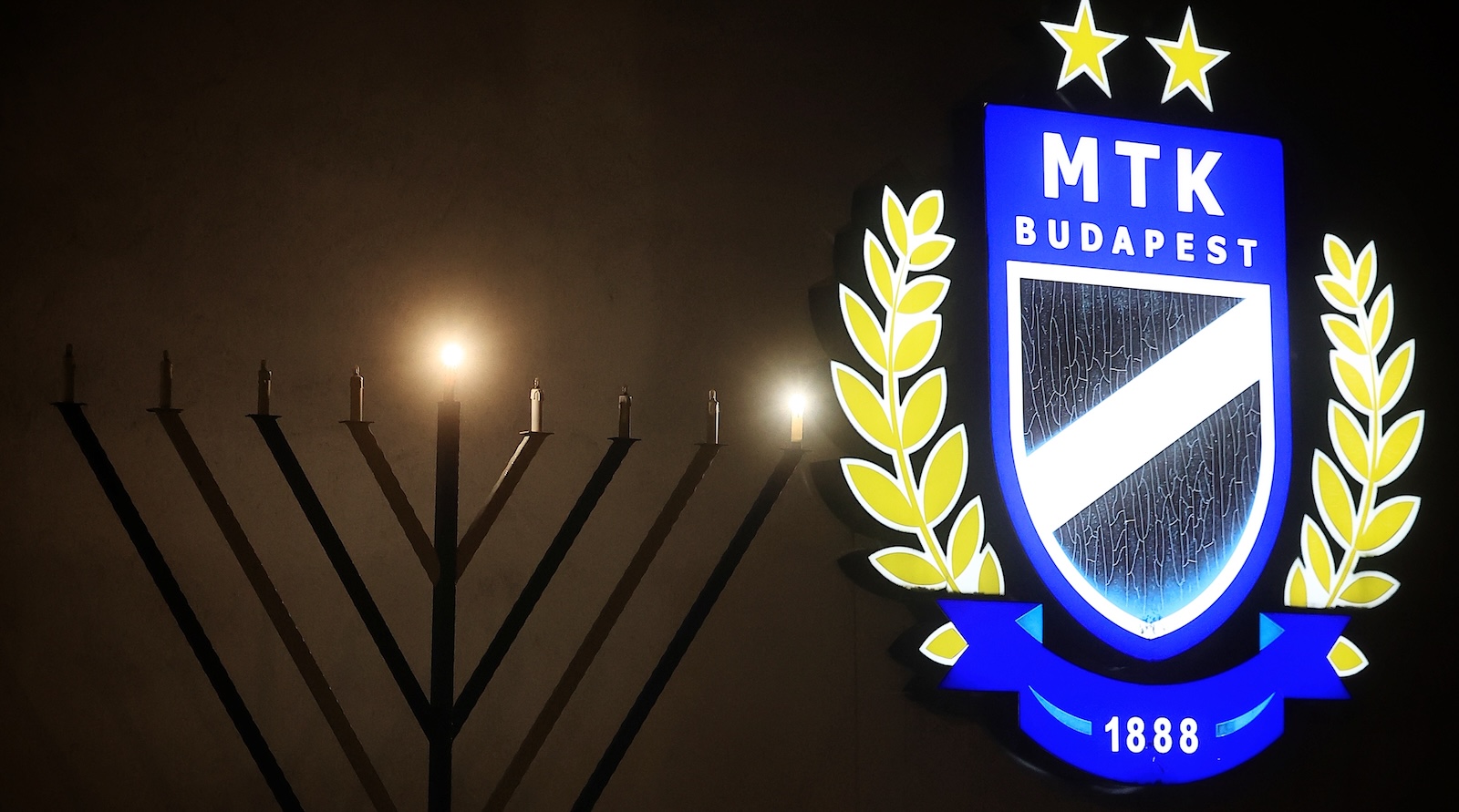 Fellobbant a láng a Fény ünnepén (képgaléria)