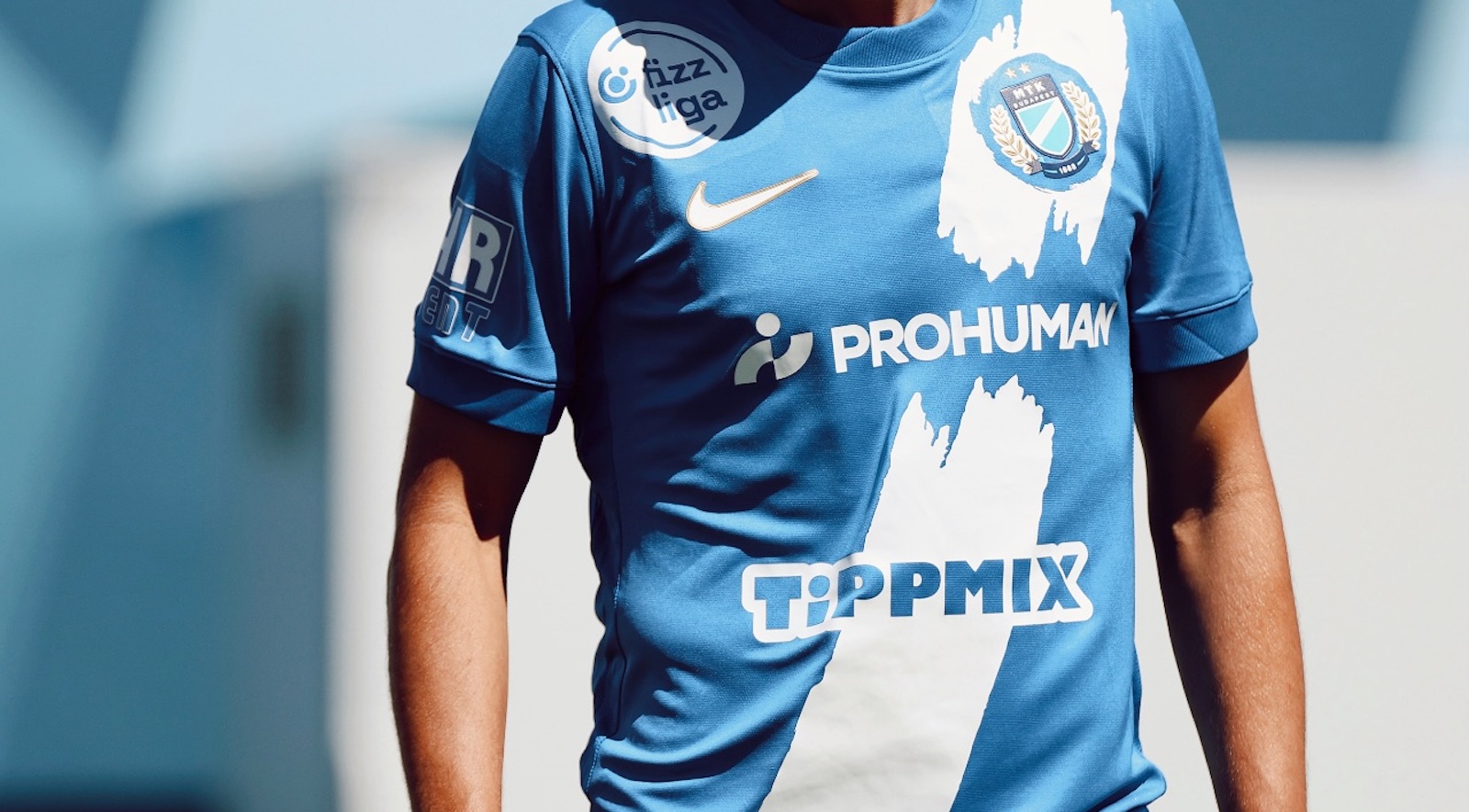 Már kapható az új hazai mezünk (videó)