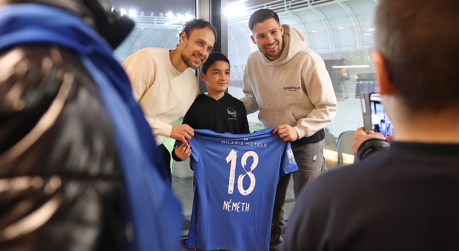 Riport: Újra nagy sikerrel zárult a kék-fehér csokigyűjtés (videó)