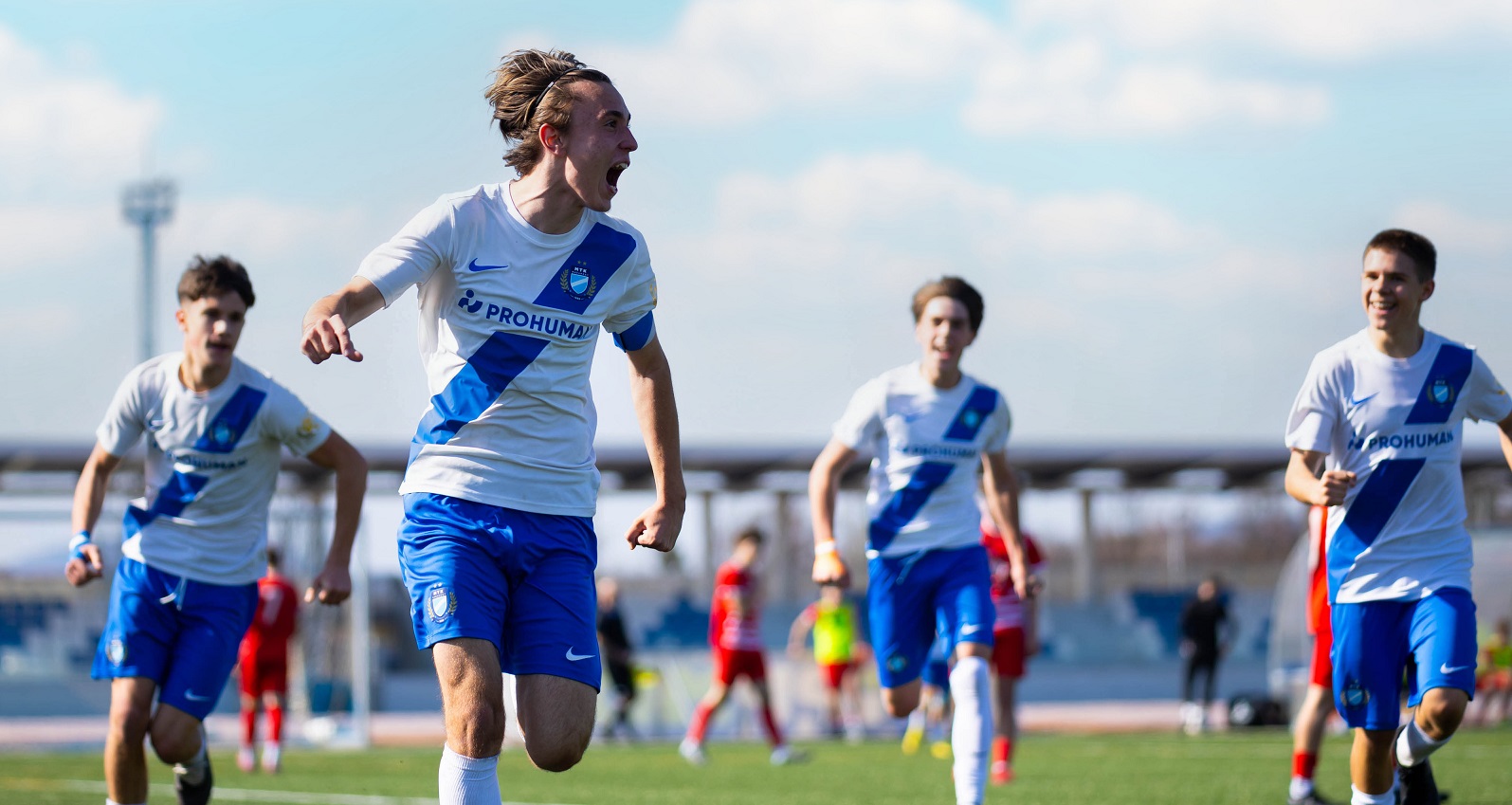 Két győzelem a bajnokságban, balszerencsés búcsú a kupában (GALÉRIA)